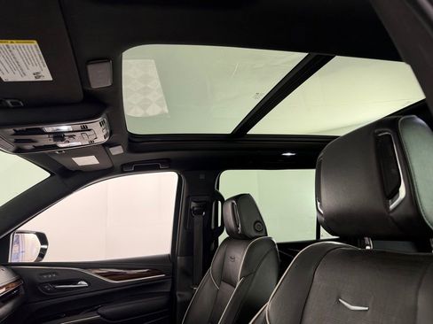 Used 2022 Cadillac Escalade ESV Premium Luxury w/ LPO, Floor Liner Package AWD/4WD image 25