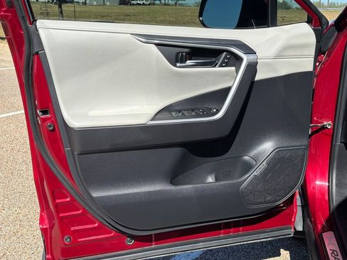 Used 2022 Toyota RAV4 Limited image 29