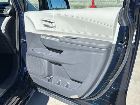 Used 2023 Toyota Sienna XLE image 31