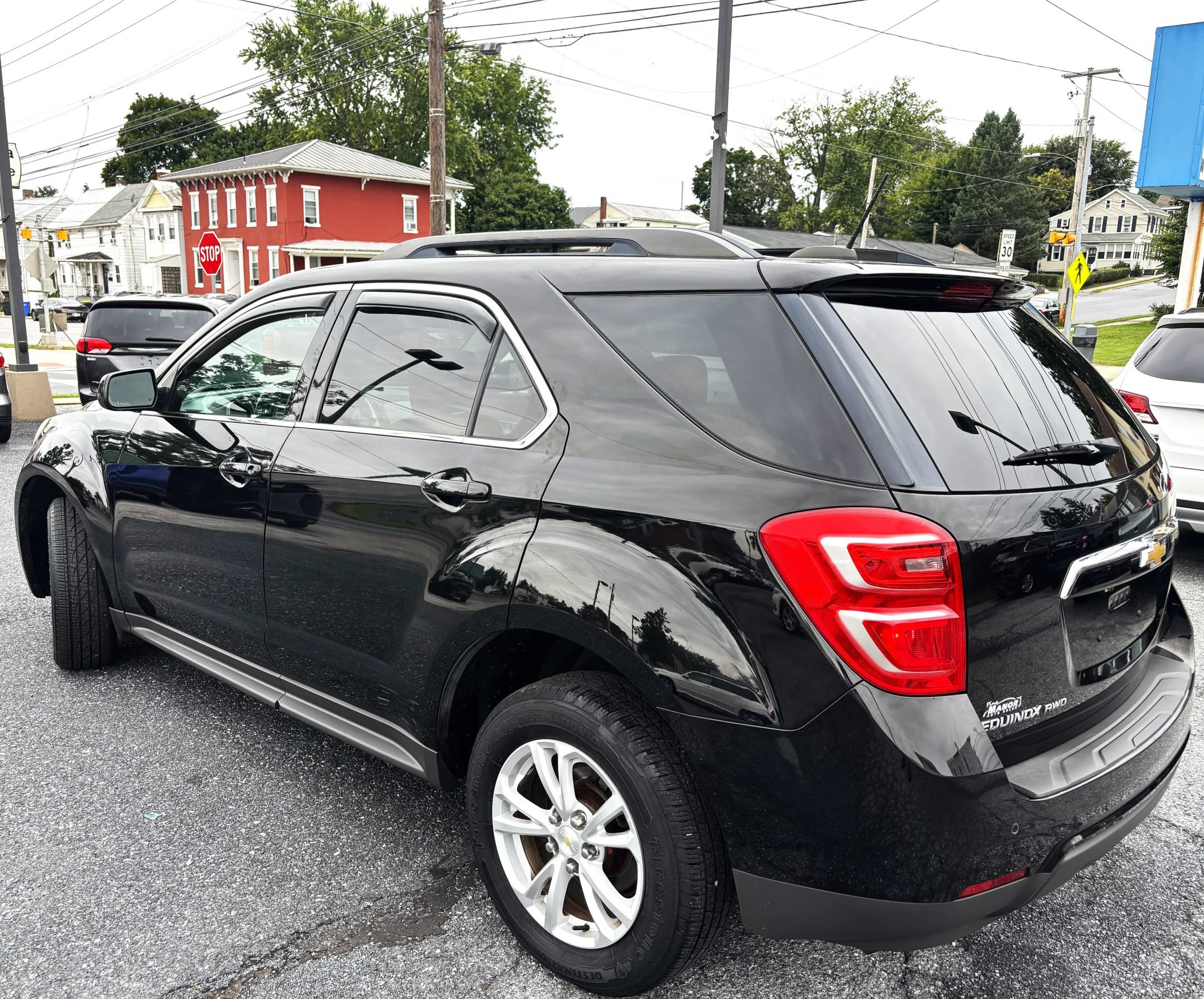 Used 2017 Chevrolet Equinox LT w/ Driver Confidence Package II AWD/4WD image 4