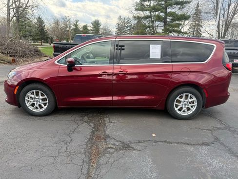 Used 2023 Chrysler Voyager LX image 6
