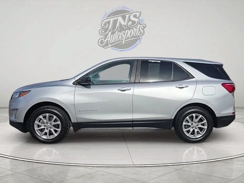 Used 2020 Chevrolet Equinox LS AWD/4WD image 2