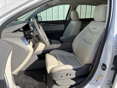 Certified 2017 Cadillac XT5 Luxury w/ Driver Awareness Package image 15