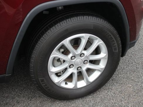 Used 2022 Jeep Grand Cherokee Laredo X image 35