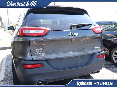 Used 2017 Jeep Cherokee Latitude w/ Cold Weather Group image 15