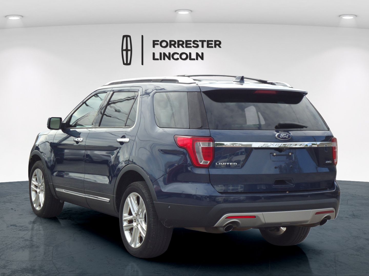Used 2017 Ford Explorer Limited w/ Equipment Group 301A AWD/4WD image 5