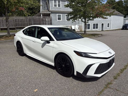 Used 2026 Toyota Camry SE AWD/4WD image 1