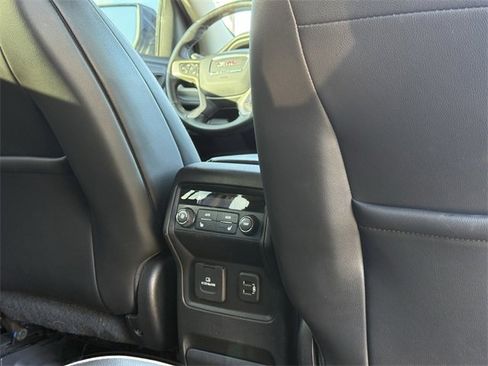 Used 2019 GMC Acadia Denali image 32