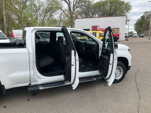 Used 2025 Chevrolet Silverado 1500 W/T w/ Z71 Off-Road Package AWD/4WD image 17