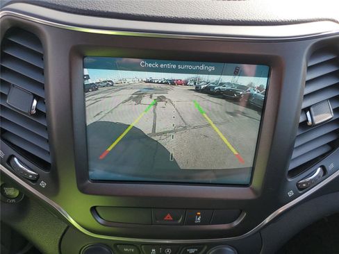 Used 2022 Jeep Cherokee Trailhawk image 29