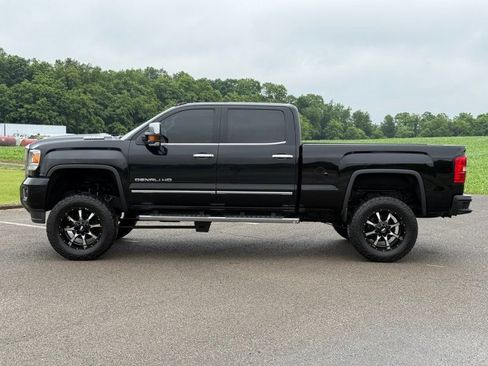 Used 2019 GMC Sierra 3500 Denali w/ Duramax Plus Package AWD/4WD image 8