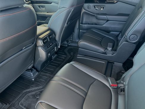New 2025 Honda Pilot TrailSport image 12