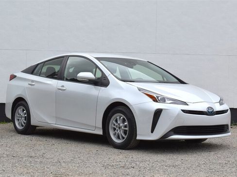 Used 2022 Toyota Prius LE FWD image 1