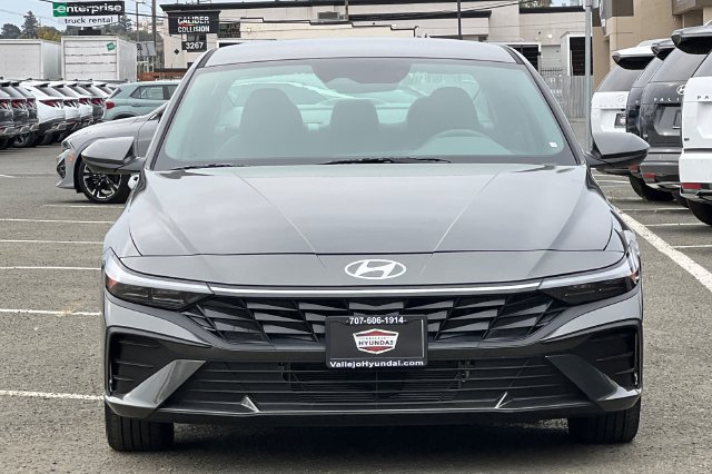 New 2026 Hyundai Elantra Hybrid FWD image 3