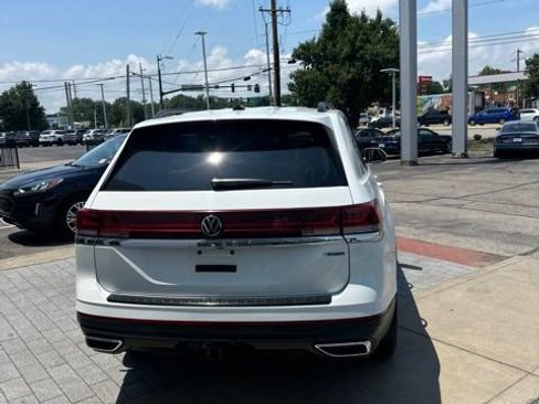 Used 2024 Volkswagen Atlas SE AWD/4WD image 11