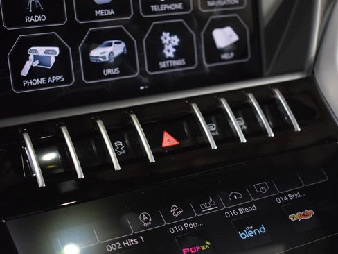 Used 2019 Lamborghini Urus AWD/4WD image 33