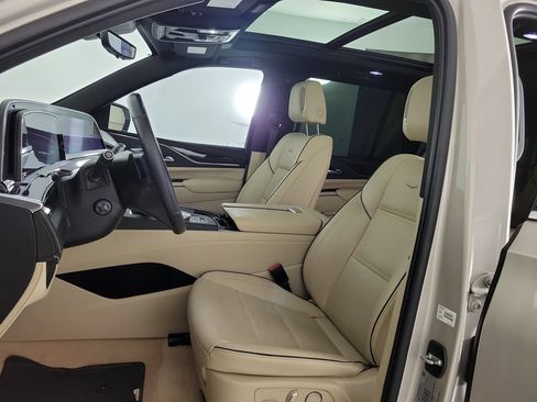 Used 2021 Cadillac Escalade Premium Luxury w/ Performance Package RWD image 17