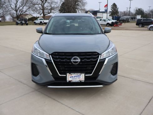 Used 2023 Nissan Kicks SV image 2
