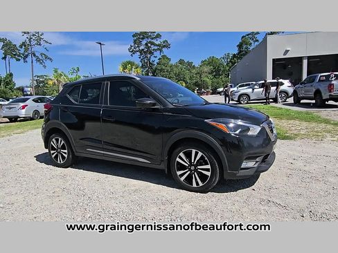 Used 2019 Nissan Kicks SR w/ Exterior Electronics Package FWD image 17