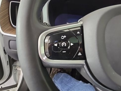 Certified 2023 Volvo XC60 B5 Plus w/ Protection Package Premier image 25