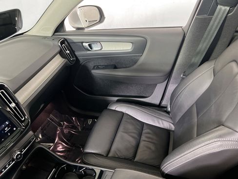 Used 2023 Volvo XC40 B4 Plus w/ Protection Package Premier image 22