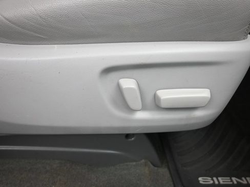 Used 2016 Toyota Sienna XLE FWD image 54