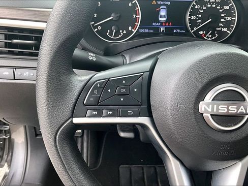 Used 2024 Nissan Altima 2.5 SV image 11