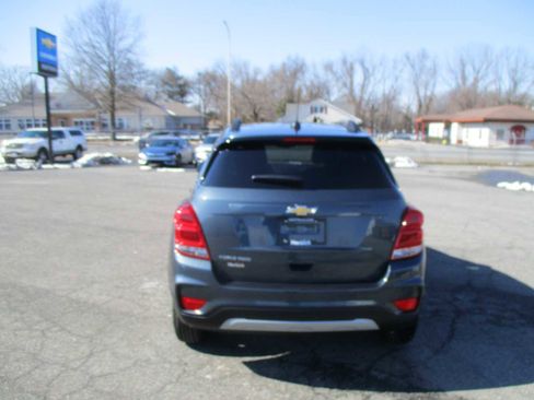 Used 2022 Chevrolet Trax LT w/ LT Convenience Package image 5