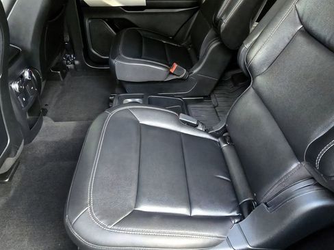 Used 2020 Ford Explorer XLT w/ Equipment Group 202A AWD/4WD image 33