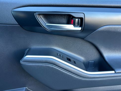 Used 2023 Toyota Highlander XLE image 20