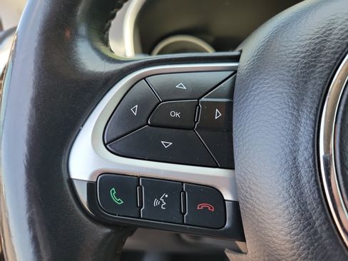 Used 2018 Jeep Compass Latitude AWD/4WD image 16