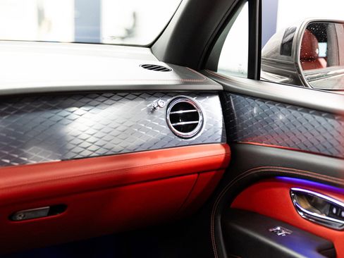 Used 2021 Bentley Bentayga image 31