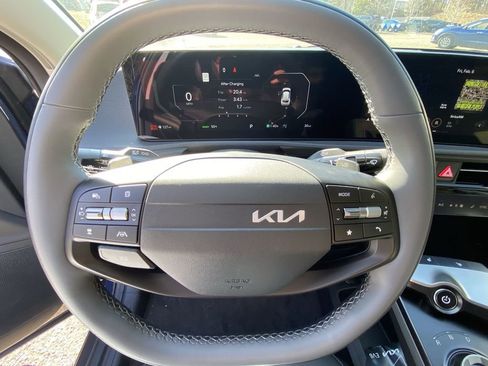 New 2025 Kia EV6 Light w/ Light LR Technology Package image 10