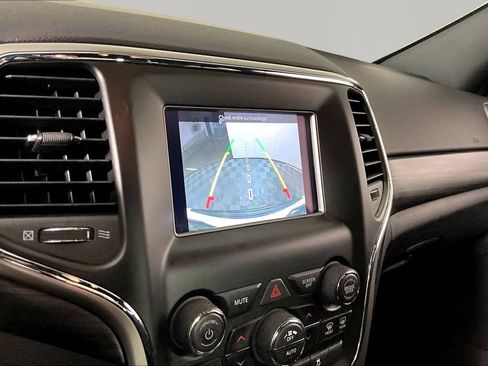 Used 2021 Jeep Grand Cherokee Laredo AWD/4WD image 13
