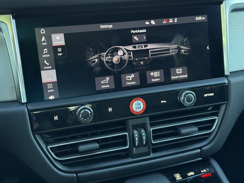 Certified 2025 Porsche Macan image 21