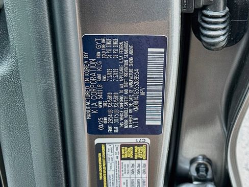 Certified 2025 Kia Sorento EX FWD image 31