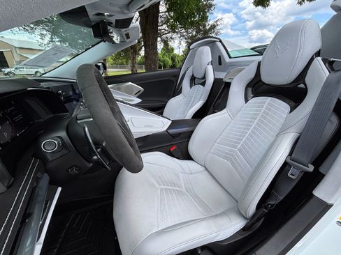 Used 2023 Chevrolet Corvette Stingray Premium Conv w/ 3LT RWD image 43