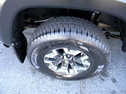 Used 2017 Toyota Tacoma TRD Off-Road image 25