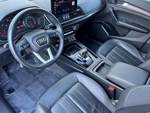 Used 2022 Audi Q5 2.0T Premium w/ Convenience Package image 4