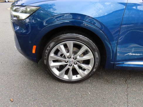 Used 2023 Buick Envision Avenir AWD/4WD image 12