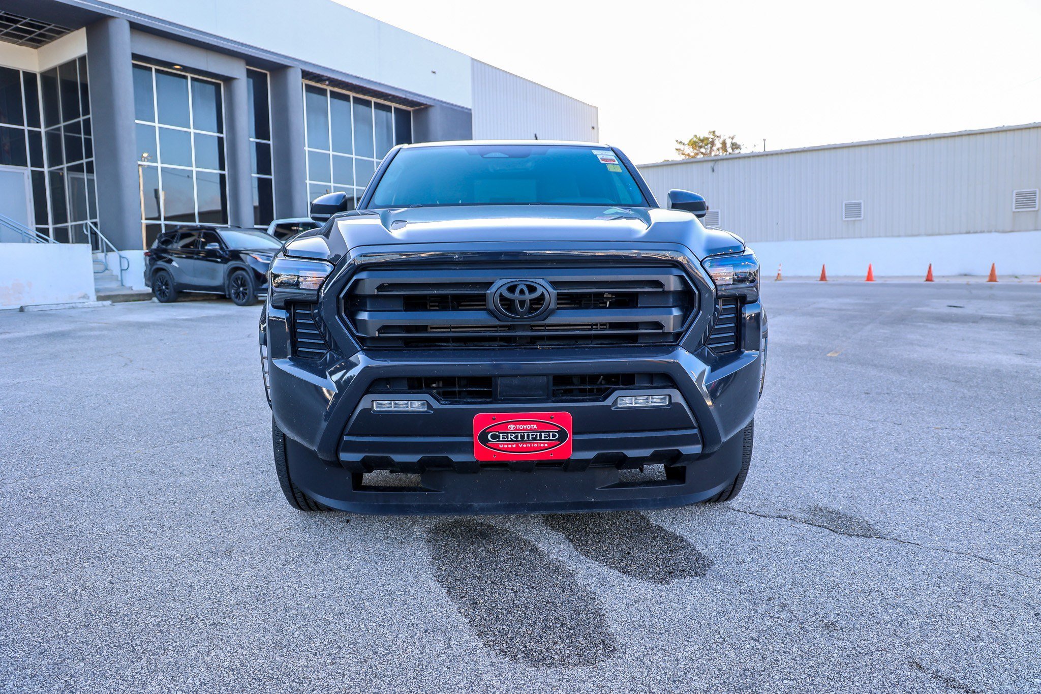 Certified 2025 Toyota Tacoma SR5 AWD/4WD image 3