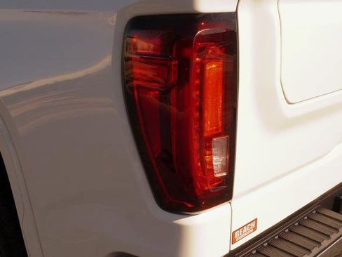 Used 2025 GMC Sierra 1500 SLT w/ SLT Premium Plus Package image 39