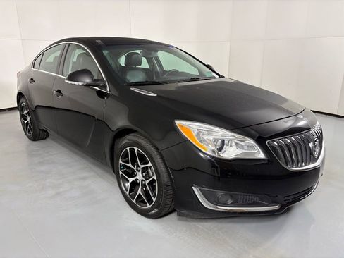 Used 2017 Buick Regal Sport Touring image 2