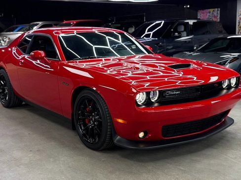 Used 2022 Dodge Challenger R/T Scat Pack w/ Plus Package RWD image 3