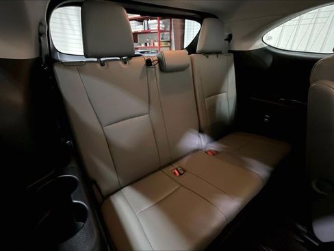 Used 2023 Toyota Highlander XLE AWD/4WD image 28