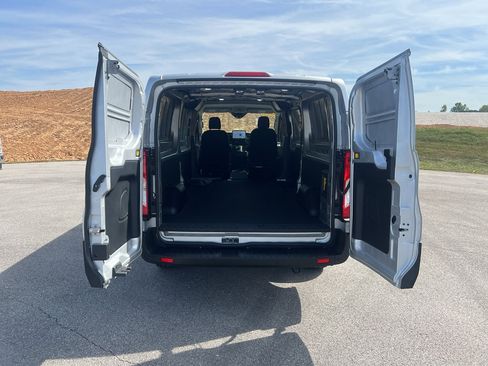 Used 2023 Ford E-Transit Low Roof image 17