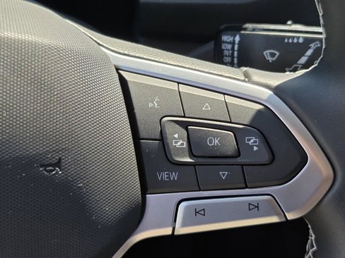 Used 2023 Volkswagen Tiguan SE image 48