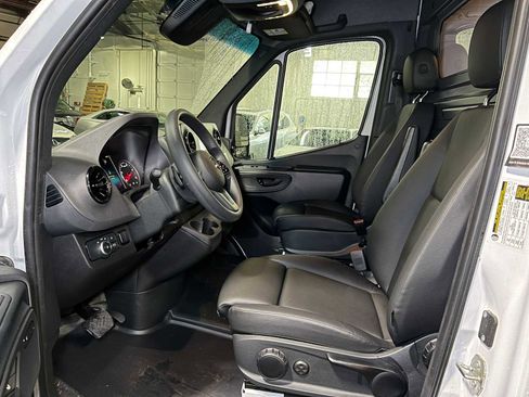 Used 2024 Mercedes-Benz Sprinter 2500 image 20