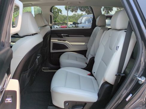 Certified 2025 Kia Telluride S FWD image 14