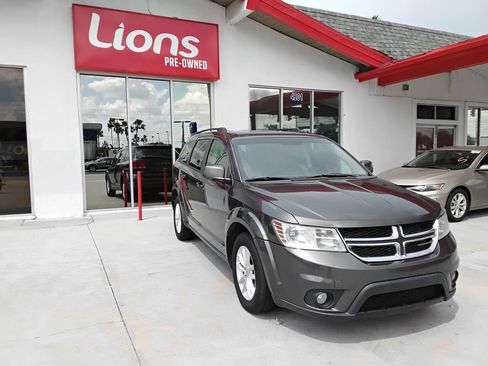 Used 2016 Dodge Journey SXT w/ Comfort/Convenience Group FWD image 2